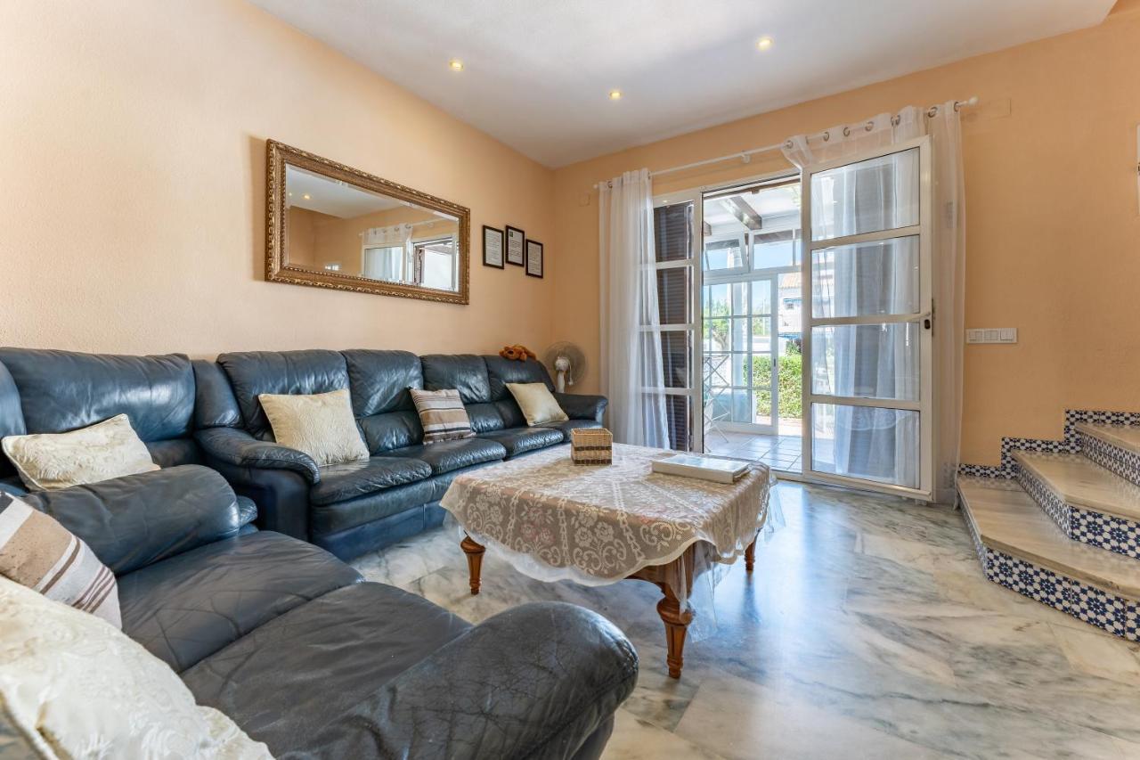 Townhouse Beachside ฟูเอนฮิโรลา ภายนอก รูปภาพ
