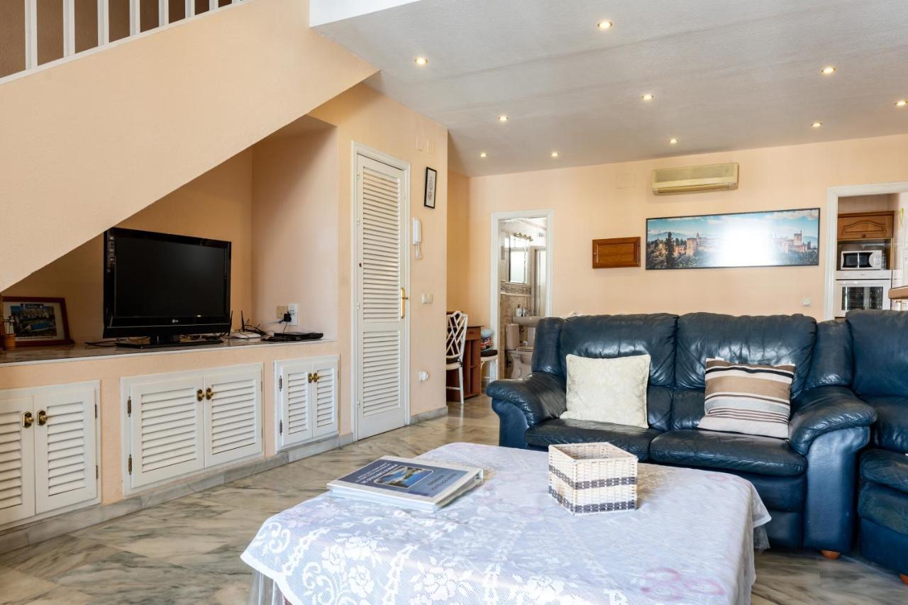 Townhouse Beachside ฟูเอนฮิโรลา ภายนอก รูปภาพ