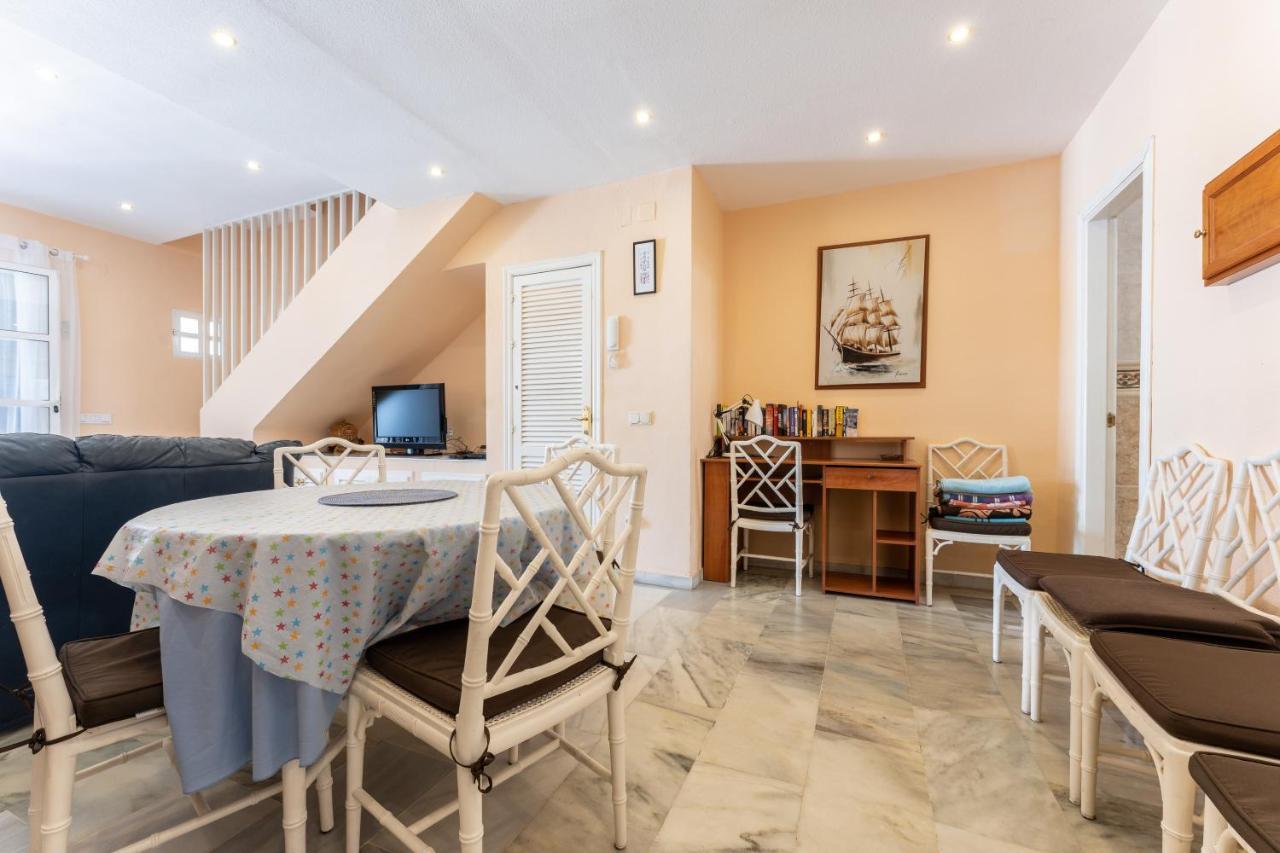 Townhouse Beachside ฟูเอนฮิโรลา ภายนอก รูปภาพ