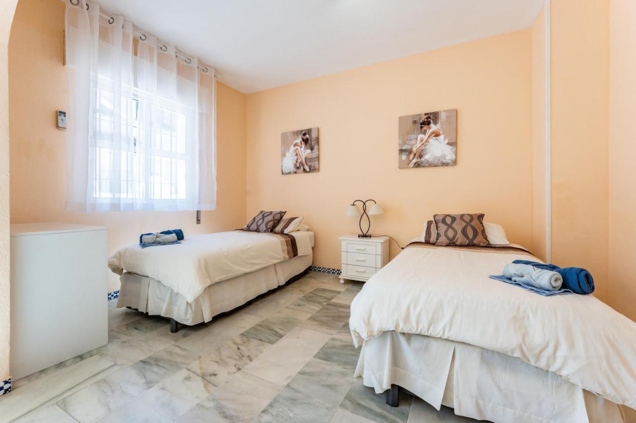 Townhouse Beachside ฟูเอนฮิโรลา ภายนอก รูปภาพ