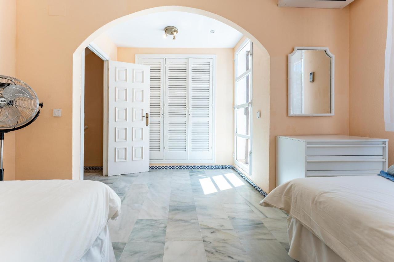 Townhouse Beachside ฟูเอนฮิโรลา ภายนอก รูปภาพ
