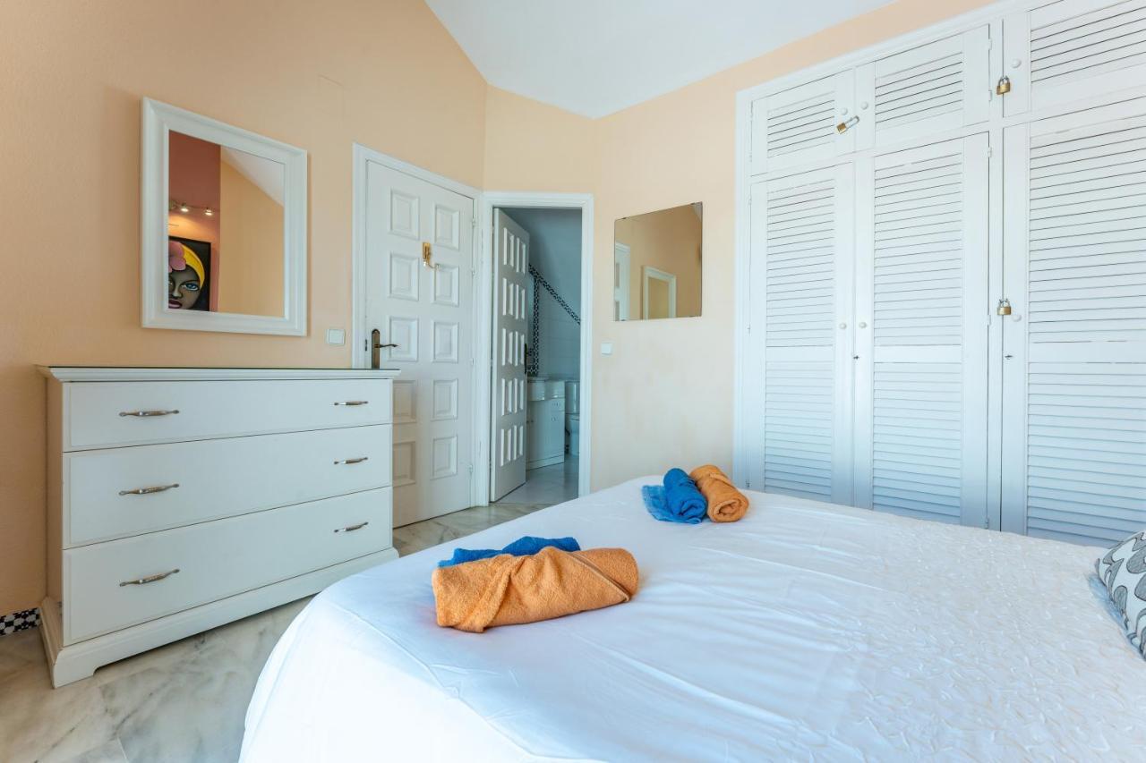Townhouse Beachside ฟูเอนฮิโรลา ภายนอก รูปภาพ